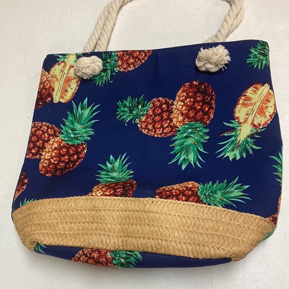 NWOT A&O International Pineapple Tote/Beach bag - Picture 2 of 8
